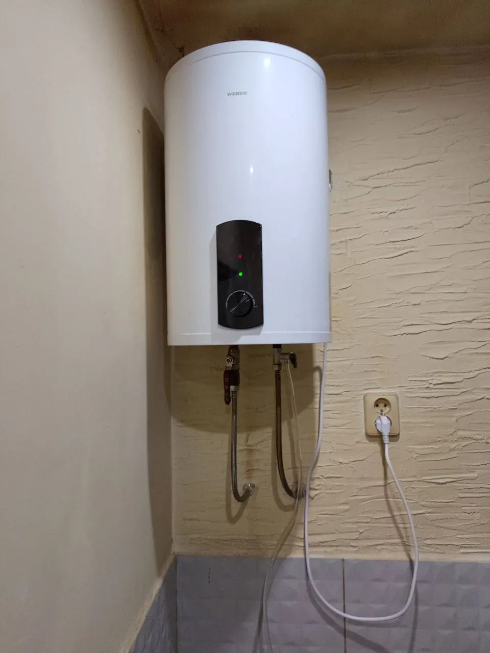 Bojler elektryczny zamontowany na ścianie - Ślęza | HYDROUNO