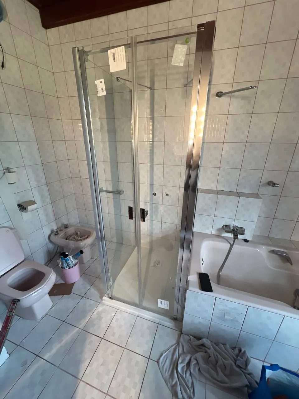 Nowa kabina prysznicowa po montażu - dzielnice Wrocławia | HYDROUNO