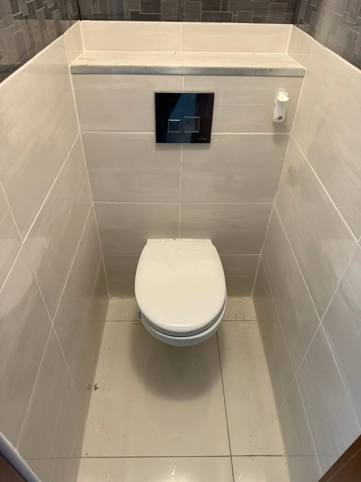 WC podwieszane z czarnym przyciskiem — DobryHydraulik Wrocław