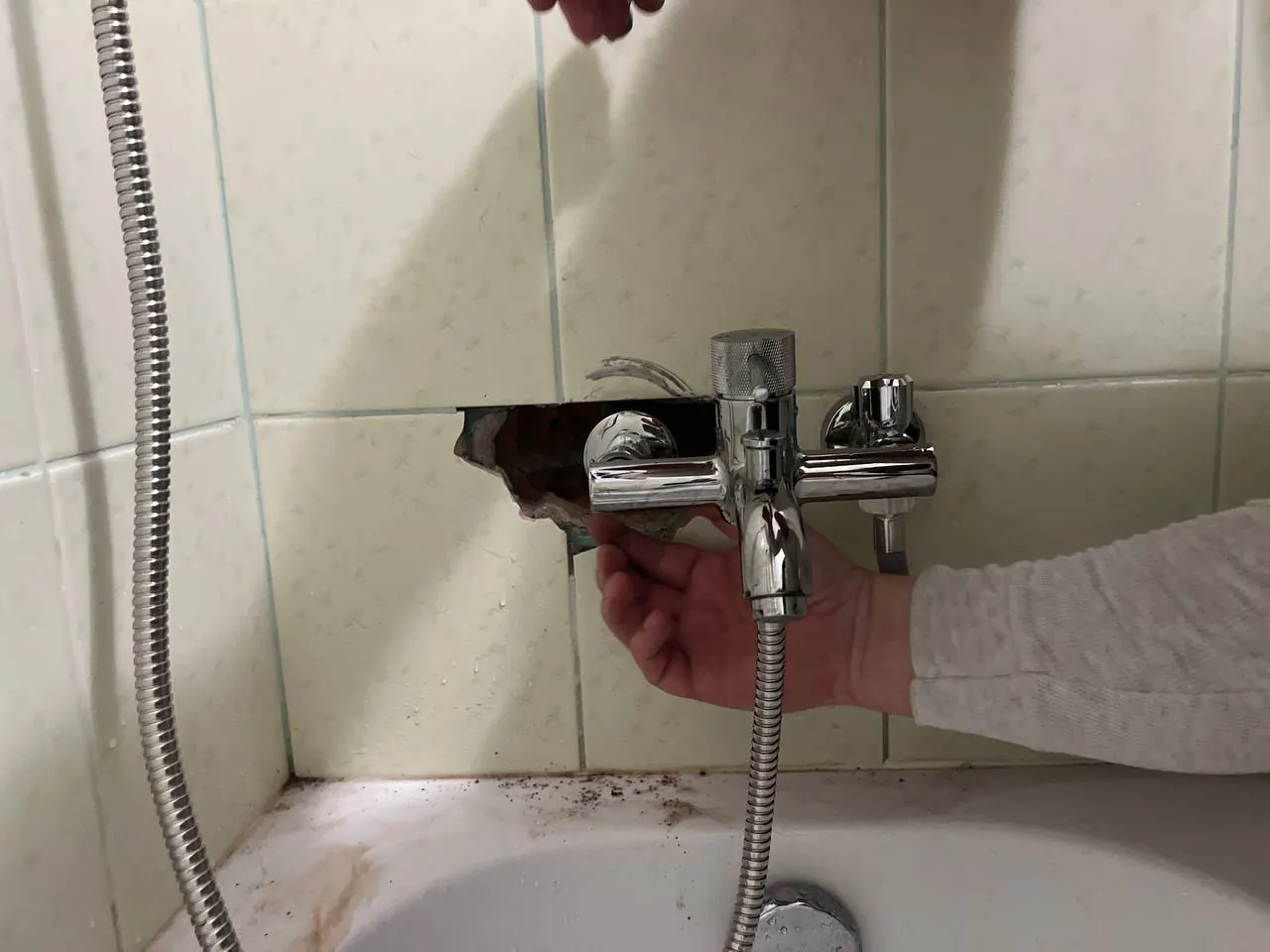 Naprawa wycieku przy baterii wannowej - Ołbin | HYDROUNO